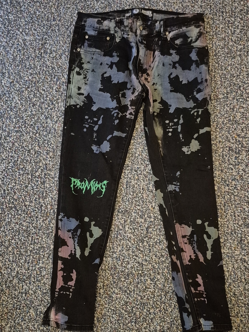 Men's Skinny Black Paint-Splatter Jeans with Green Graphic